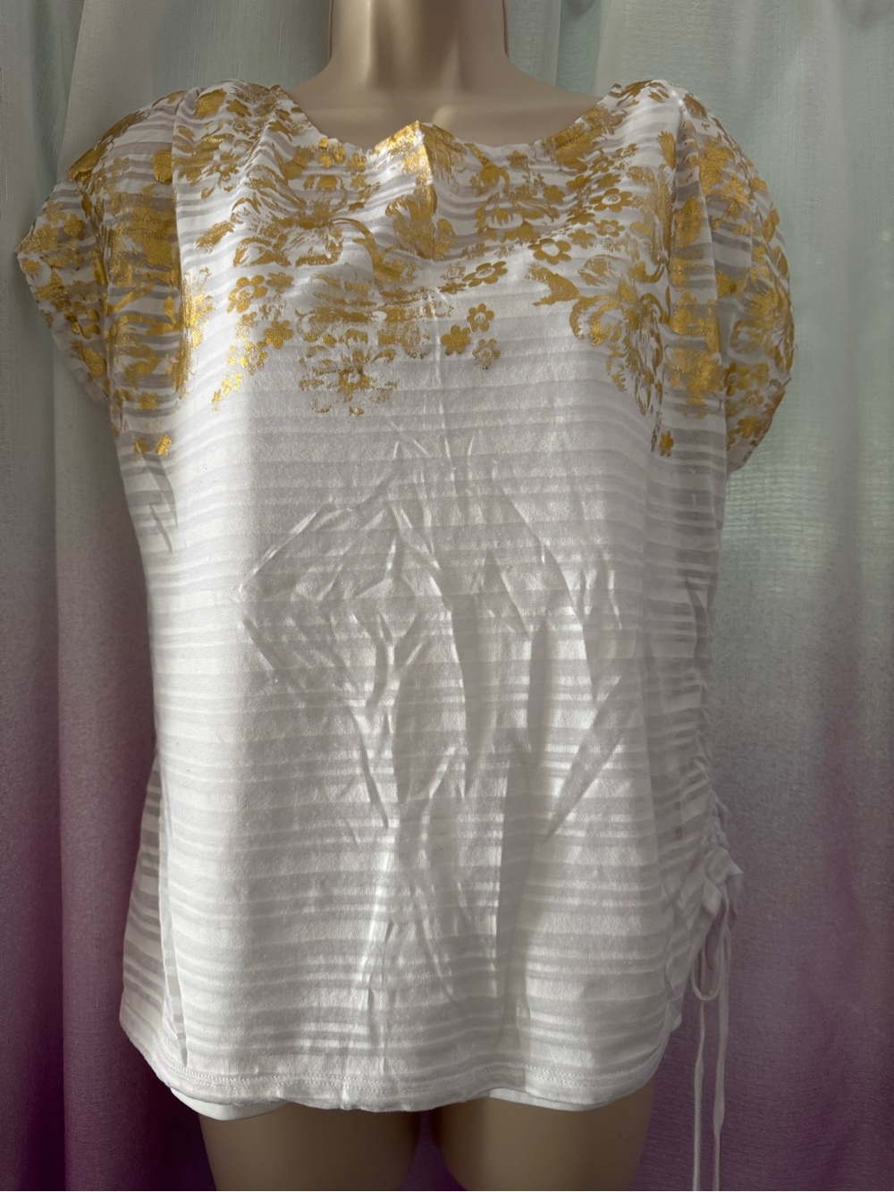 hearts of palm White Top with Gold Floral Accents